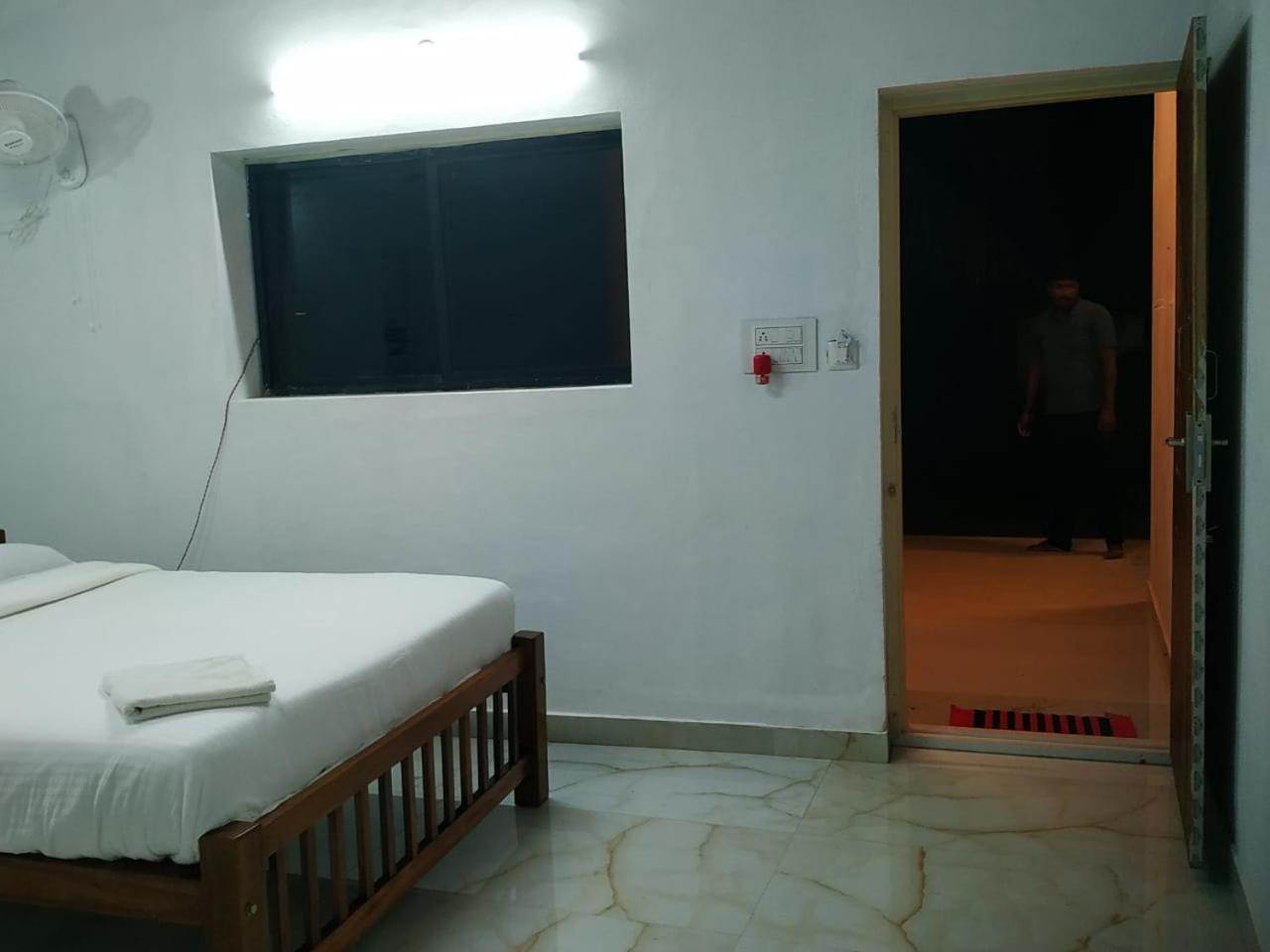 Hotel The Ocean View Ullāl Exterior foto