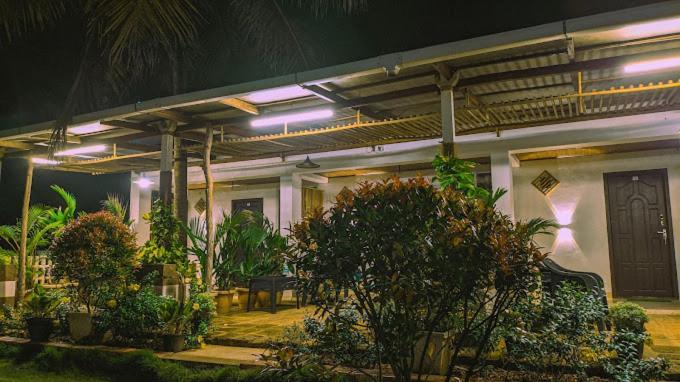 Hotel The Ocean View Ullāl Exterior foto