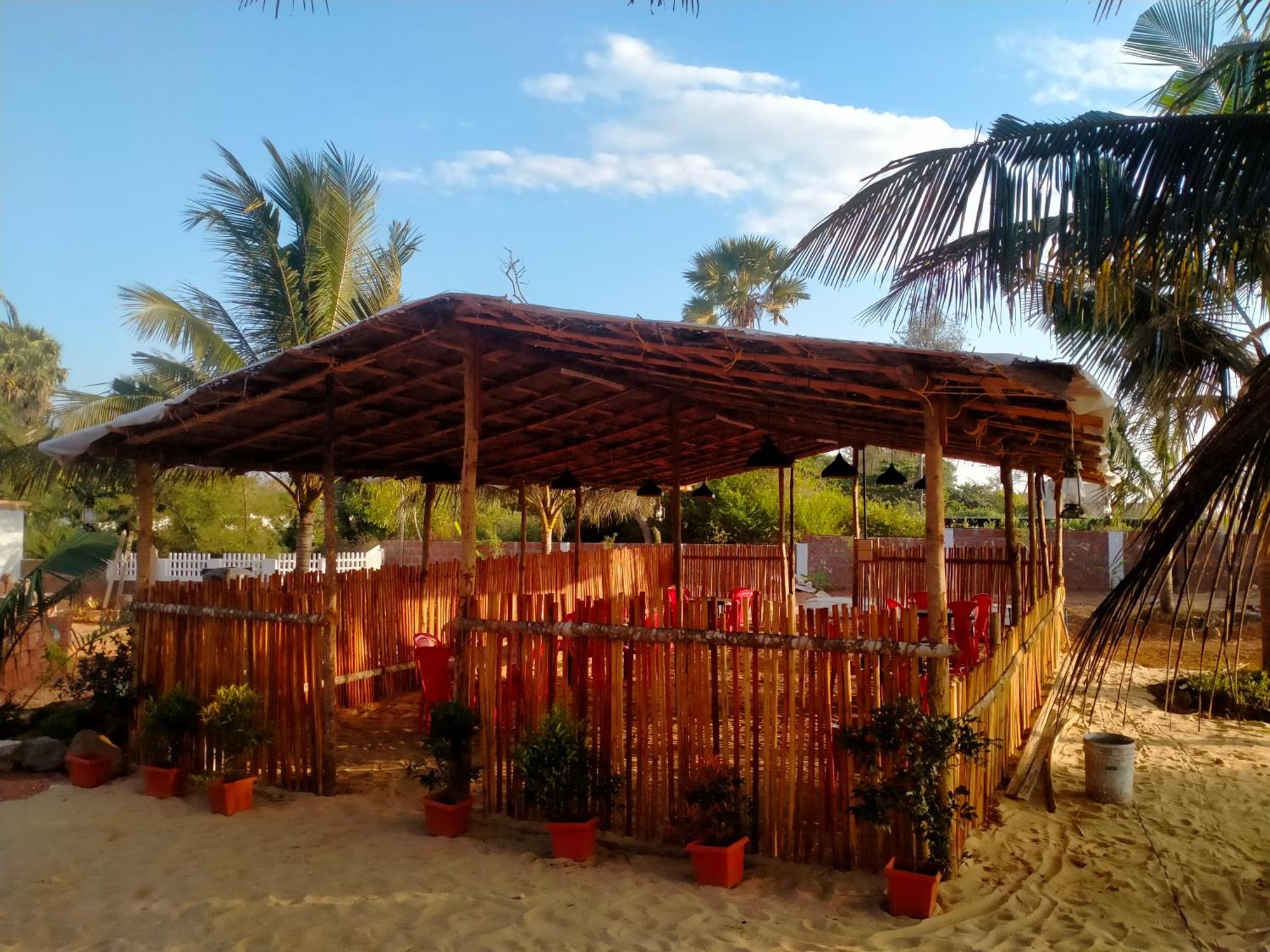 Hotel The Ocean View Ullāl Exterior foto